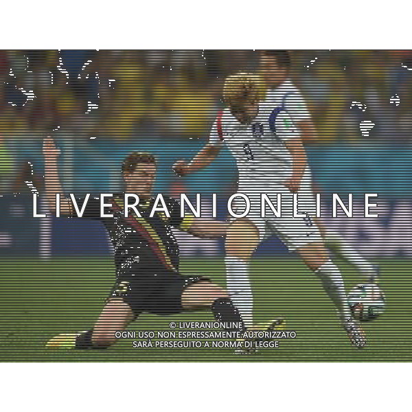 (140626) -- SAO PAULO, June 26, 2014 () -- Belgium\'s Jan Vertonghen (L, front) vies with Korea Republic\'s Son Heung Min (R, front) during a Group H match between Korea Republic and Belgium of 2014 FIFA World Cup at the Arena de Sao Paulo Stadium in Sao Paulo, Brazil, on June 26, 2014. (/Li Ga)(xzj) ©PHOTOHOT/Agenzia Aldo Liverani sas - ITALY ONLY - EDITORIAL USE ONLY