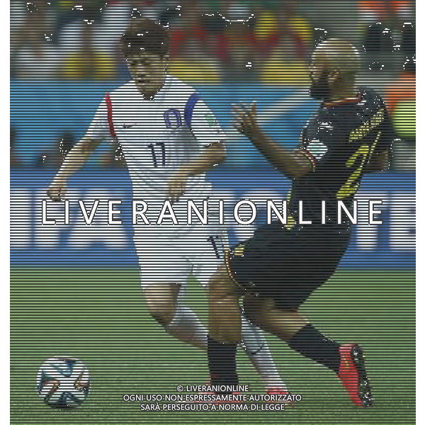 (140626) -- SAO PAULO, June 26, 2014 () -- Belgium\'s Vanden Borre (R) vies with Korea Republic\'s Lee Chung Yong during a Group H match between Korea Republic and Belgium of 2014 FIFA World Cup at the Arena de Sao Paulo Stadium in Sao Paulo, Brazil, on June 26, 2014. (/Chen Jianli)(xzj) ©PHOTOHOT/Agenzia Aldo Liverani sas - ITALY ONLY - EDITORIAL USE ONLY