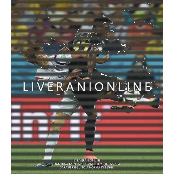 (140626) -- SAO PAULO, June 26, 2014 () -- Korea Republic\'s Kim Young Gwon (L) vies with Belgium\'s Divock Origi during a Group H match between Korea Republic and Belgium of 2014 FIFA World Cup at the Arena de Sao Paulo Stadium in Sao Paulo, Brazil, on June 26, 2014. Belgium won 1-0 over Korea Republic on Thursday. Belgium and Algeria enter Round of 16 from Group H. (/Li Ga)(pcy) ©PHOTOHOT/Agenzia Aldo Liverani sas - ITALY ONLY - EDITORIAL USE ONLY