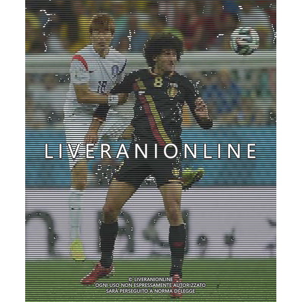 (140626) -- SAO PAULO, June 26, 2014 () -- Korea Republic\'s Ki Sung Yueng (L) vies with Belgium\'s Marouane Fellaini during a Group H match between Korea Republic and Belgium of 2014 FIFA World Cup at the Arena de Sao Paulo Stadium in Sao Paulo, Brazil, on June 26, 2014. Belgium won 1-0 over Korea Republic on Thursday. Belgium and Algeria enter Round of 16 from Group H. (/Li Ga)(pcy) ©PHOTOHOT/Agenzia Aldo Liverani sas - ITALY ONLY - EDITORIAL USE ONLY