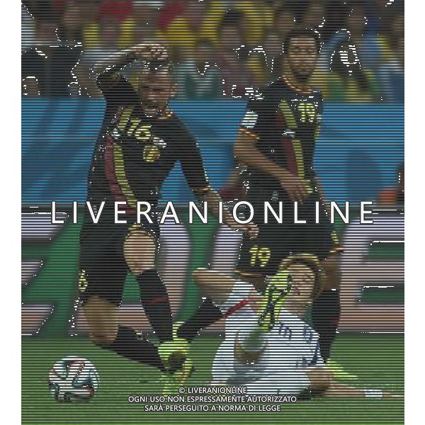 (140626) -- SAO PAULO, June 26, 2014 () -- Belgium\'s Steven Defour (front) competes with Korea Republic\'s Ki Sung Yueng during a Group H match between Korea Republic and Belgium of 2014 FIFA World Cup at the Arena de Sao Paulo Stadium in Sao Paulo, Brazil, on June 26, 2014. Belgium won 1-0 over Korea Republic on Thursday. Belgium and Algeria enter Round of 16 from Group H. (/Li Ga)(pcy) ©PHOTOHOT/Agenzia Aldo Liverani sas - ITALY ONLY - EDITORIAL USE ONLY