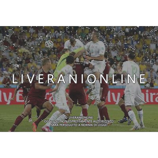 (140626) -- CURITIBA, June 26, 2014 () -- Algeria\'s Islam Slimani (back) shoots a header during a Group H match between Algeria and Russia of 2014 FIFA World Cup at the Arena da Baixada Stadium in Curitiba, Brazil, June 26, 2014. (/Zhou Lei) ©PHOTOHOT/Agenzia Aldo Liverani sas - ITALY ONLY - EDITORIAL USE ONLY