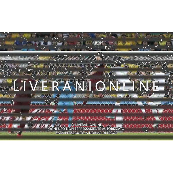 (140626) -- CURITIBA, June 26, 2014 () -- Russia\'s Alan Dzagoev (C) shoots a header during a Group H match between Algeria and Russia of 2014 FIFA World Cup at the Arena da Baixada Stadium in Curitiba, Brazil, June 26, 2014. (/Zhou Lei) ©PHOTOHOT/Agenzia Aldo Liverani sas - ITALY ONLY - EDITORIAL USE ONLY