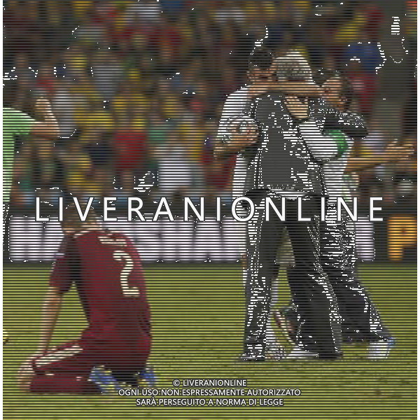 (140626) -- CURITIBA, June 26, 2014 () -- Algeria\'s coach Vahid Halilhodzic (C) celebrates with his players after a Group H match between Algeria and Russia of 2014 FIFA World Cup at the Arena da Baixada Stadium in Curitiba, Brazil, June 26, 2014. The match ended in a 1-1 draw.(/Zhou Lei) ©PHOTOHOT/Agenzia Aldo Liverani sas - ITALY ONLY - EDITORIAL USE ONLY