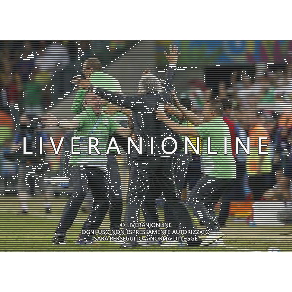 (140626) -- CURITIBA, June 26, 2014 () -- Algeria\'s coach Vahid Halilhodzic (C) reacts after a Group H match between Algeria and Russia of 2014 FIFA World Cup at the Arena da Baixada Stadium in Curitiba, Brazil, June 26, 2014. The match ended in a 1-1 draw.(/Zhou Lei) ©PHOTOHOT/Agenzia Aldo Liverani sas - ITALY ONLY - EDITORIAL USE ONLY