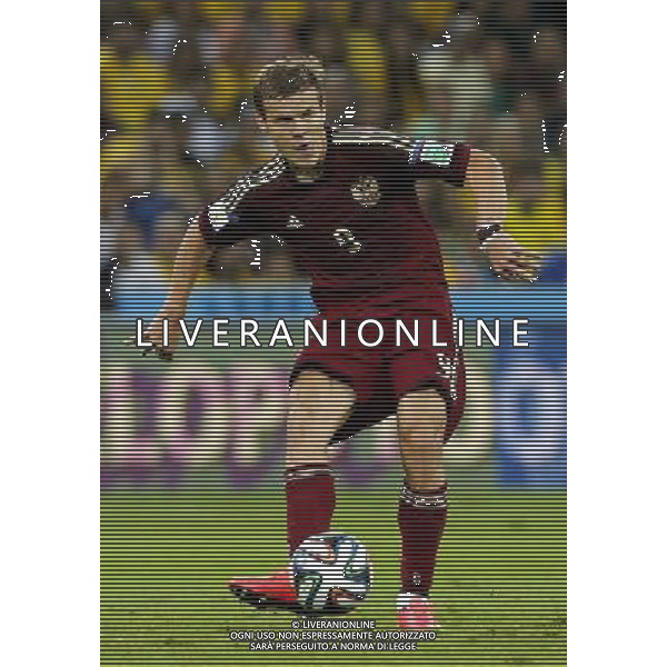 (140626) -- CURITIBA, June 26, 2014 () -- Russia\'s Aleksandr Kokorin passes the ball during a Group H match between Algeria and Russia of 2014 FIFA World Cup at the Arena da Baixada Stadium in Curitiba, Brazil, June 26, 2014. (/Zhou Lei) ©PHOTOHOT/Agenzia Aldo Liverani sas - ITALY ONLY - EDITORIAL USE ONLY