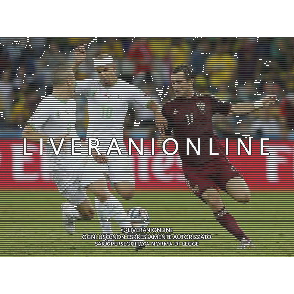 (140626) -- CURITIBA, June 26, 2014 () -- Algeria\'s Sofiane Feghouli (C) vies with Russia\'s Aleksandr Kerzhakov during a Group H match between Algeria and Russia of 2014 FIFA World Cup at the Arena da Baixada Stadium in Curitiba, Brazil, June 26, 2014. (/Zhou Lei) ©PHOTOHOT/Agenzia Aldo Liverani sas - ITALY ONLY - EDITORIAL USE ONLY