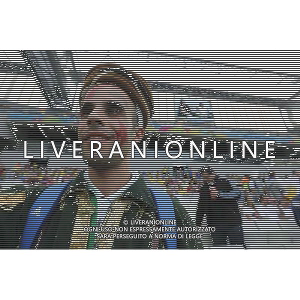 (140626) -- CURITIBA, June 26, 2014 () -- An Algeria\'s fan waits for a Group H match between Algeria and Russia of 2014 FIFA World Cup at the Arena da Baixada Stadium in Curitiba, Brazil, June 26, 2014. (/Zhou Lei) ©PHOTOHOT/Agenzia Aldo Liverani sas - ITALY ONLY - EDITORIAL USE ONLY