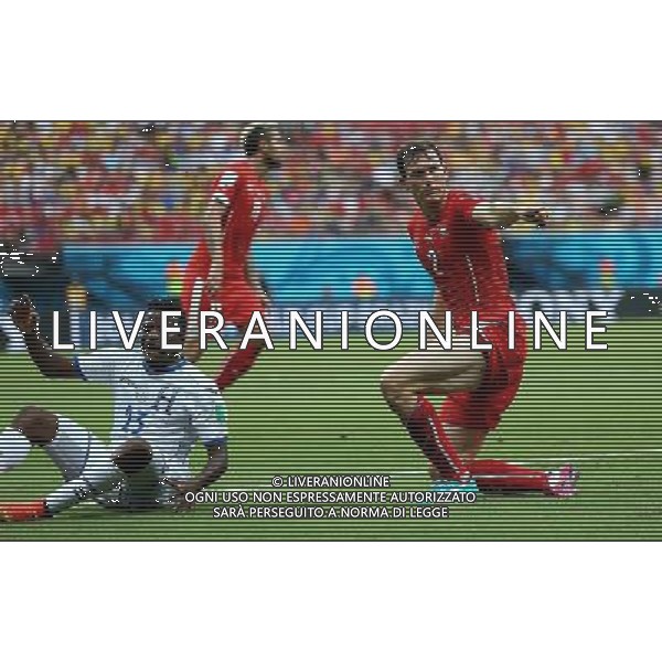 (140625) -- MANAUS, June 25, 2014 () -- Switzerland\'s Stephan Lichtsteiner (R) reacts during a Group E match between Honduras and Switzerland of 2014 FIFA World Cup at the Arena Amazonia Stadium in Manaus, Brazil, on June 25, 2014. Switzerland won 3-0 over Honduras on Wednesday. (/Li Ming)(pcy) ©PHOTOSHOT/Agenzia Aldo Liverani sas - ITALY ONLY - EDITORIAL USE ONLY