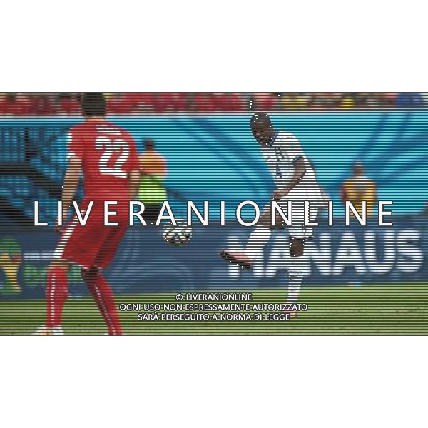 (140625) -- MANAUS, June 25, 2014 () -- Honduras\' Juan Pablo Montes (R) passes the ball during a Group E match between Honduras and Switzerland of 2014 FIFA World Cup at the Arena Amazonia Stadium in Manaus, Brazil, on June 25, 2014. Switzerland won 3-0 over Honduras on Wednesday. (/Li Ming)(pcy) ©PHOTOSHOT/Agenzia Aldo Liverani sas - ITALY ONLY - EDITORIAL USE ONLY