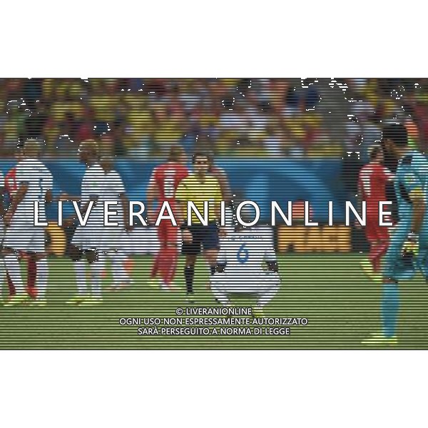 (140625) -- MANAUS, June 25, 2014 () -- Honduras\' Juan Carlos Garcia (C) reacts after a Group E match between Honduras and Switzerland of 2014 FIFA World Cup at the Arena Amazonia Stadium in Manaus, Brazil, on June 25, 2014.(/Liu Dawei)(pcy) ©PHOTOSHOT/Agenzia Aldo Liverani sas - ITALY ONLY - EDITORIAL USE ONLY