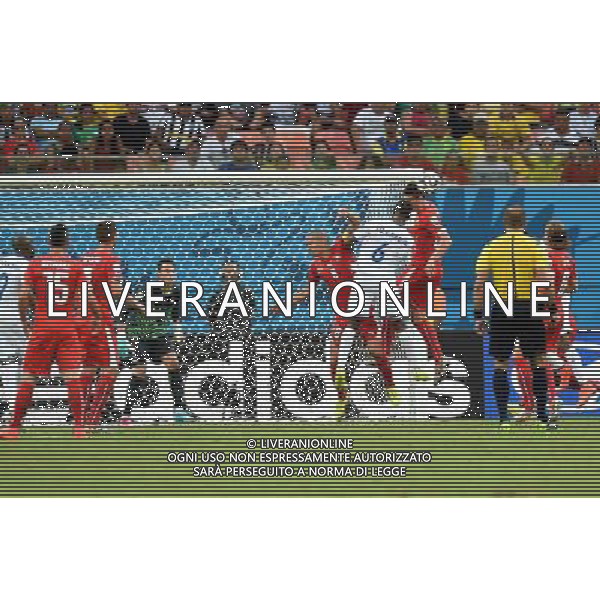 (140625) -- MANAUS, June 25, 2014 () -- Honduras\' No.6 player Juan Carlos Garcia competes for a header during a Group E match between Honduras and Switzerland of 2014 FIFA World Cup at the Arena Amazonia Stadium in Manaus, Brazil, on June 25, 2014.(/Liu Dawei)(pcy) ©PHOTOSHOT/Agenzia Aldo Liverani sas - ITALY ONLY - EDITORIAL USE ONLY