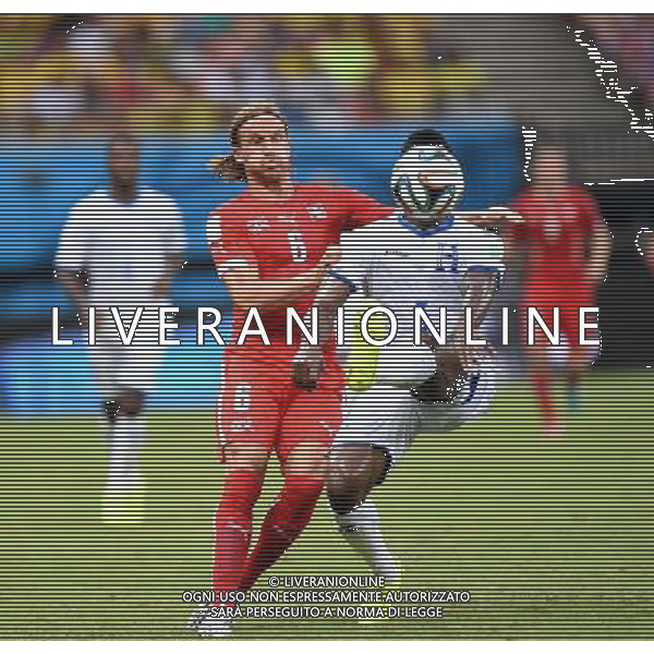 (140625) -- MANAUS, June 25, 2014 () -- Switzerland\'s Michael Lang (L, front) vies with Honduras\' Maynor Figueroa during a Group E match between Honduras and Switzerland of 2014 FIFA World Cup at the Arena Amazonia Stadium in Manaus, Brazil, on June 25, 2014.(/Liu Dawei)(pcy) ©PHOTOSHOT/Agenzia Aldo Liverani sas - ITALY ONLY - EDITORIAL USE ONLY