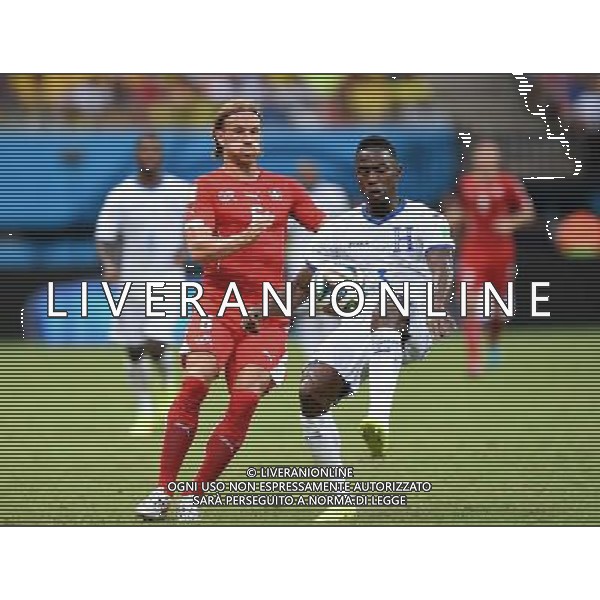 (140625) -- MANAUS, June 25, 2014 () -- Switzerland\'s Michael Lang (L, front) vies with Honduras\' Maynor Figueroa during a Group E match between Honduras and Switzerland of 2014 FIFA World Cup at the Arena Amazonia Stadium in Manaus, Brazil, on June 25, 2014.(/Liu Dawei)(pcy) ©PHOTOSHOT/Agenzia Aldo Liverani sas - ITALY ONLY - EDITORIAL USE ONLY