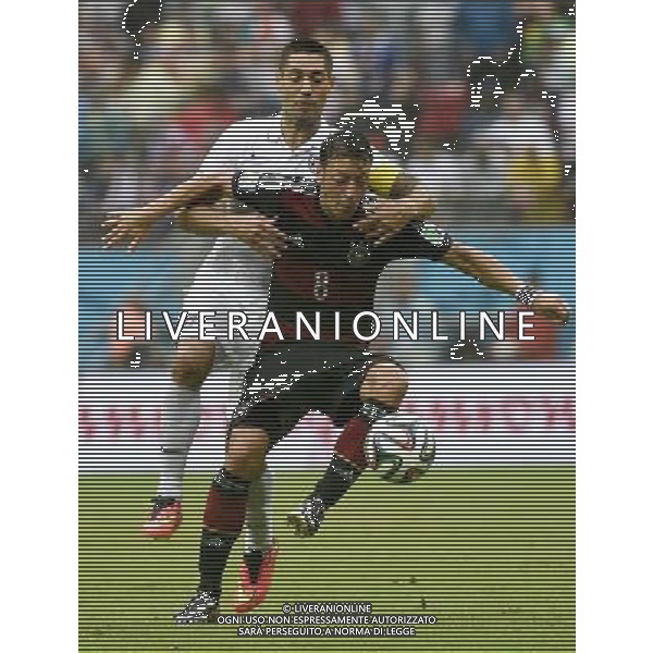 (140626) -- RECIFE, June 26, 2014 () -- Clint Dempsey of the U.S. (L) vies with Germany\'s Mesut Ozil during a Group G match between the U.S. and Germany of 2014 FIFA World Cup at the Arena Pernambuco Stadium in Recife, Brazil, on June 26, 2014.(/Lui Siu Wai)(pcy) ©PHOTOHOT/Agenzia Aldo Liverani sas - ITALY ONLY - EDITORIAL USE ONLY