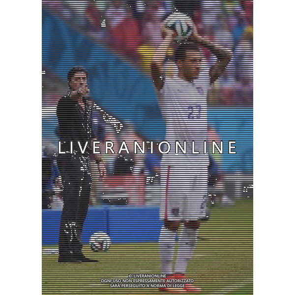 (140626) -- RECIFE, June 26, 2014 () -- Germany\'s coach Joachim Loew (L) gives instructions during a Group G match between the U.S. and Germany of 2014 FIFA World Cup at the Arena Pernambuco Stadium in Recife, Brazil, on June 26, 2014.(/Guo Yong)(pcy) ©PHOTOHOT/Agenzia Aldo Liverani sas - ITALY ONLY - EDITORIAL USE ONLY