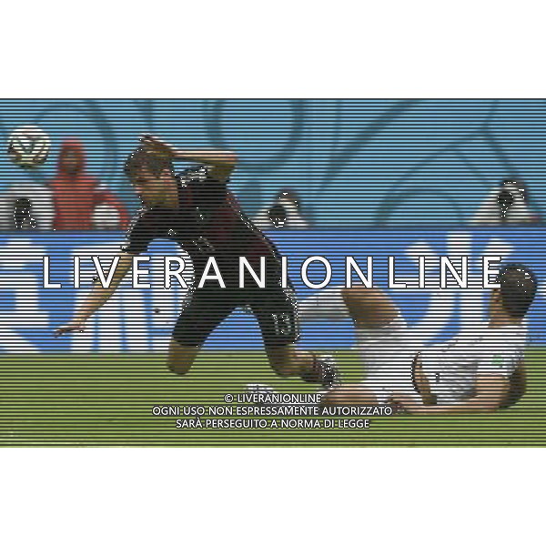 (140626) -- RECIFE, June 26, 2014 () -- Omar Gonzalez of the U.S. (R) tackles the ball controlled by Germany\'s Thomas Muller during a Group G match between the U.S. and Germany of 2014 FIFA World Cup at the Arena Pernambuco Stadium in Recife, Brazil, on June 26, 2014.(/Lui Siu Wai)(pcy) ©PHOTOHOT/Agenzia Aldo Liverani sas - ITALY ONLY - EDITORIAL USE ONLY