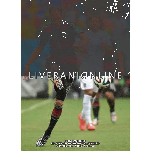 (140626) -- RECIFE, June 26, 2014 () -- Germany\'s Benedikt Howedes (front) passes the ball during a Group G match between the U.S. and Germany of 2014 FIFA World Cup at the Arena Pernambuco Stadium in Recife, Brazil, on June 26, 2014.(/Guo Yong)(pcy) ©PHOTOHOT/Agenzia Aldo Liverani sas - ITALY ONLY - EDITORIAL USE ONLY