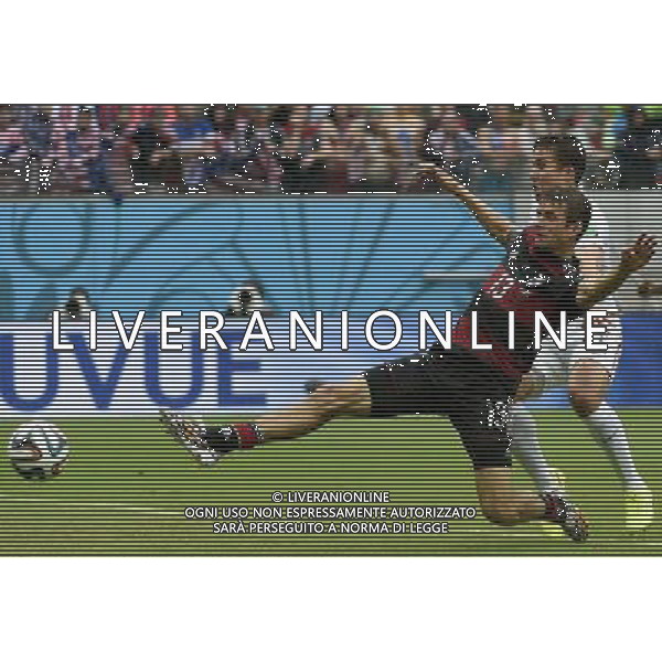 (140626) -- RECIFE, June 26, 2014 () -- Germany\'s Thomas Muller (L) vies with Matt Besler of the U.S. during a Group G match between the U.S. and Germany of 2014 FIFA World Cup at the Arena Pernambuco Stadium in Recife, Brazil, on June 26, 2014.(/Lui Siu Wai)(pcy) ©PHOTOHOT/Agenzia Aldo Liverani sas - ITALY ONLY - EDITORIAL USE ONLY