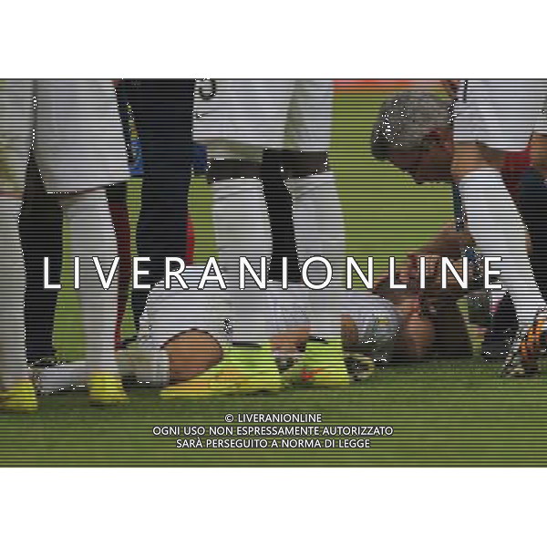 (140625) -- RIO DE JANEIRO, June 25, 2014 () -- France\'s Antoine Griezmann receives medical treatment after being hit during a Group E match between Ecuador and France of 2014 FIFA World Cup at the Estadio do Maracana Stadium in Rio de Janeiro, Brazil, June 25, 2014. The match ended in a 0-0 draw. (/Xu Zijian) ©PHOTOSHOT/Agenzia Aldo Liverani sas - ITALY ONLY - EDITORIAL USE ONLY