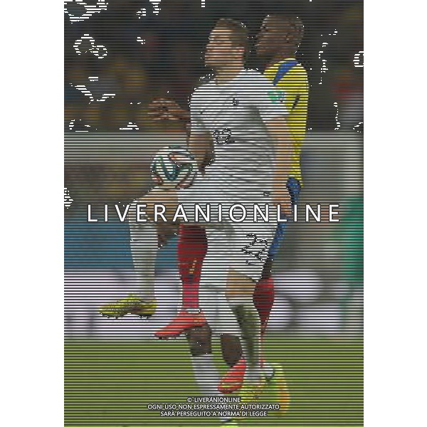 (140625) -- RIO DE JANEIRO, June 25, 2014 () -- France\'s Clement Grenier vies for the ball during a Group E match between Ecuador and France of 2014 FIFA World Cup at the Estadio do Maracana Stadium in Rio de Janeiro, Brazil, June 25, 2014. The match ended in a 0-0 draw. (/Xu Zijian) ©PHOTOSHOT/Agenzia Aldo Liverani sas - ITALY ONLY - EDITORIAL USE ONLY