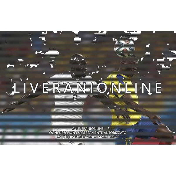 (140625) -- RIO DE JANEIRO, June 25, 2014 () -- Ecuador\'s Enner Valencian competes for a header with France\'s Mamadou Sakho during a Group E match between Ecuador and France of 2014 FIFA World Cup at the Estadio do Maracana Stadium in Rio de Janeiro, Brazil, June 25, 2014. The match ended in a 0-0 draw. (/Wang Lili) ©PHOTOSHOT/Agenzia Aldo Liverani sas - ITALY ONLY - EDITORIAL USE ONLY