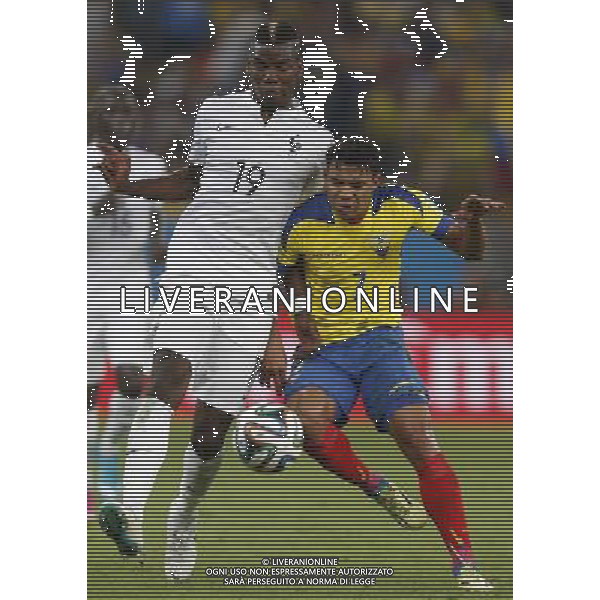 (140625) -- RIO DE JANEIRO, June 25, 2014 () -- Ecuador\'s Jefferson Montero vies with France\'s Paul Pogba during a Group E match between Ecuador and France of 2014 FIFA World Cup at the Estadio do Maracana Stadium in Rio de Janeiro, Brazil, June 25, 2014. The match ended in a 0-0 draw. (/Wang Lili) ©PHOTOSHOT/Agenzia Aldo Liverani sas - ITALY ONLY - EDITORIAL USE ONLY
