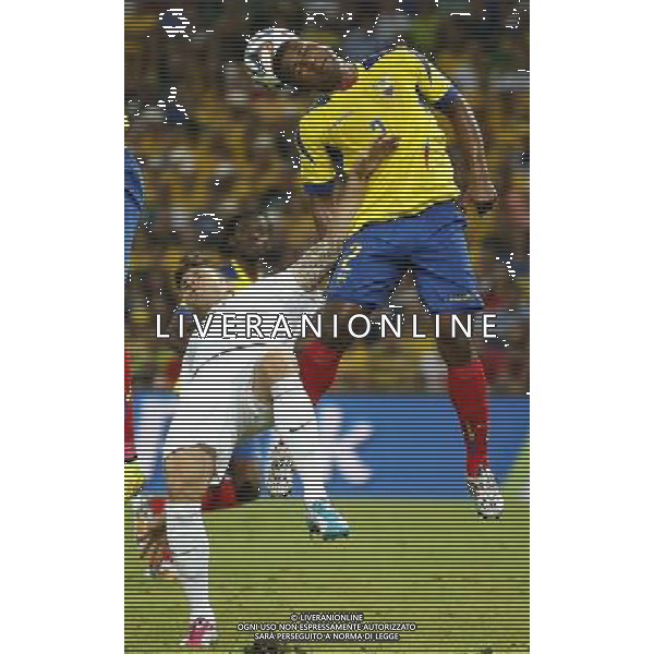 (140625) -- RIO DE JANEIRO, June 25, 2014 () -- Ecuador\'s Jorge Guagua competes for a header during a Group E match between Ecuador and France of 2014 FIFA World Cup at the Estadio do Maracana Stadium in Rio de Janeiro, Brazil, June 25, 2014. The match ended in a 0-0 draw. (/Wang Lili) ©PHOTOSHOT/Agenzia Aldo Liverani sas - ITALY ONLY - EDITORIAL USE ONLY