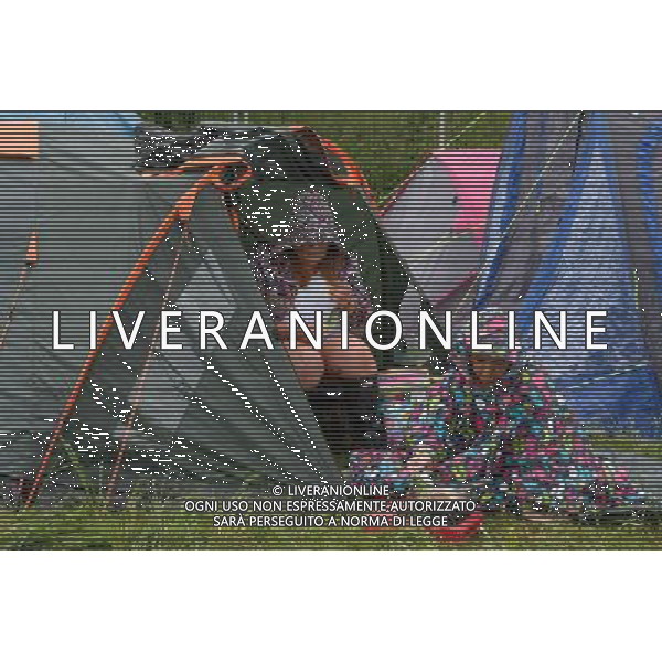 Glastonbury, UK, 26/06/2014 : Atmosphere and arrivals at Glastonbury Festival. Fans and festival goers arrive and get in the sprit before the music and arts festival starts for real on Friday. Picture by Julie Edwards ©PHOTOHOT/Agenzia Aldo Liverani sas - ITALY ONLY - EDITORIAL USE ONLY