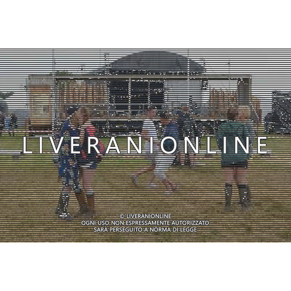 Glastonbury, UK, 26/06/2014 : Atmosphere and arrivals at Glastonbury Festival. Fans and festival goers arrive and get in the sprit before the music and arts festival starts for real on Friday. Picture by Julie Edwards ©PHOTOHOT/Agenzia Aldo Liverani sas - ITALY ONLY - EDITORIAL USE ONLY