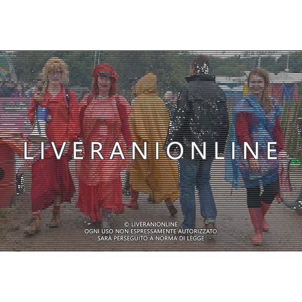 Glastonbury, UK, 26/06/2014 : Atmosphere and arrivals at Glastonbury Festival. Fans and festival goers arrive and get in the sprit before the music and arts festival starts for real on Friday. Picture by Julie Edwards ©PHOTOHOT/Agenzia Aldo Liverani sas - ITALY ONLY - EDITORIAL USE ONLY