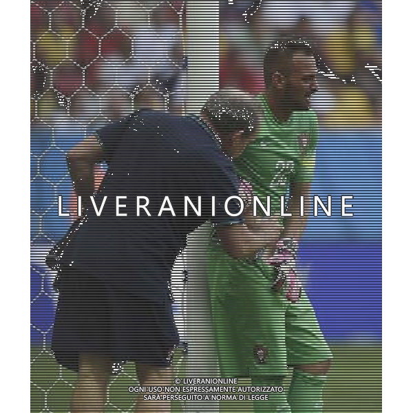 (140626) -- BRASILIA, June 26, 2014 () -- Portugal\'s goal keeper Beto (R) receives medical treatment during a Group G match between Portugal and Ghana of 2014 FIFA World Cup at the Estadio Nacional Stadium in Brasilia, Brazil, June 26, 2014. (/Qi Heng)(xzj) ©photoshot/Agenzia Aldo Liverani sas - ITALY ONLY - EDITORIAL USE ONLY - PORTOGALLO GHANA CAMPIONATO DEL MONDO BRASILE 2014