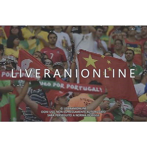 (140626) -- BRASILIA, June 26, 2014 () -- Football fans from China pose with China\'s national flag and the flag of south China\'s Hong Kong prior to a Group G match between Portugal and Ghana of 2014 FIFA World Cup at the Estadio Nacional Stadium in Brasilia, Brazil, June 26, 2014. (/Qi Heng)(xzj) ©photoshot/Agenzia Aldo Liverani sas - ITALY ONLY - EDITORIAL USE ONLY - PORTOGALLO GHANA CAMPIONATO DEL MONDO BRASILE 2014