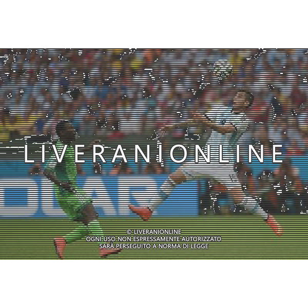 (140625) -- PORTO ALEGRE, June 25, 2014 () -- Argentina\'s Ricardo Alvarez (R) heads the ball during a Group F match between Nigeria and Argentina of 2014 FIFA World Cup at the Estadio Beira-Rio Stadium in Porto Alegre, Brazil, on June 25, 2014. Argentina won 3-2 over Nigeria on Wednesday. (/Li Ga)(pcy) ©PHOTOSHOT/Agenzia Aldo Liverani sas - ITALY ONLY - EDITORIAL USE ONLY