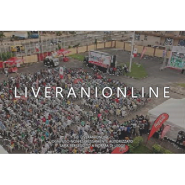 (140626) -- LAGOS, June 26, 2014 () -- Soccer fans of Nigeria?watch the televised 2014 FIFA World Cup match between Nigeria and Argentina in Lagos, in Nigeria, June 25, 2014. (/Stinger) ©photoshot/Agenzia Aldo Liverani sas - ITALY ONLY - EDITORIAL USE ONLY