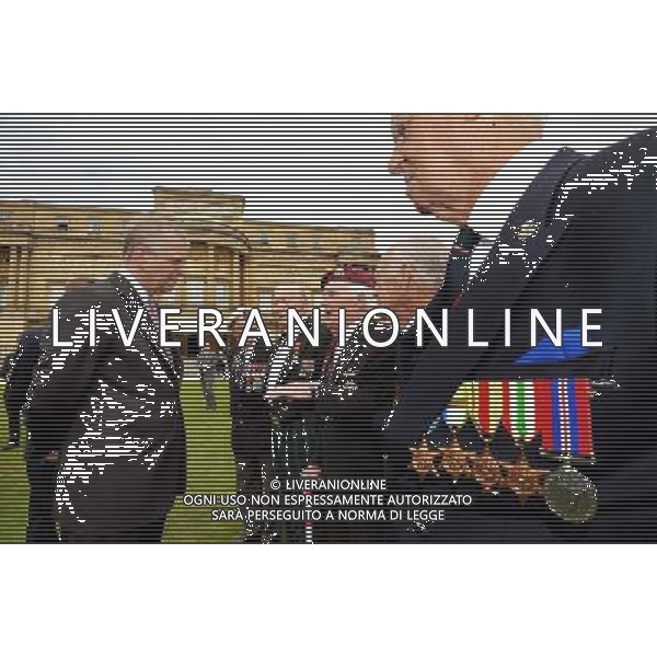 The Duke of York talks to a veterans while touring the \'Not Forgotten\' Association (NFA) Garden party, for the charity that helps ex service personnel. ©PHOTOSHOT/Agenzia Aldo Liverani sas - ITALY ONLY - EDITORIAL USE ONLY - La regina Elisabetta II d\'Inghilterra a Buckingham Palace, per partecipare all\'associazione per non dimenticare, a Londra.