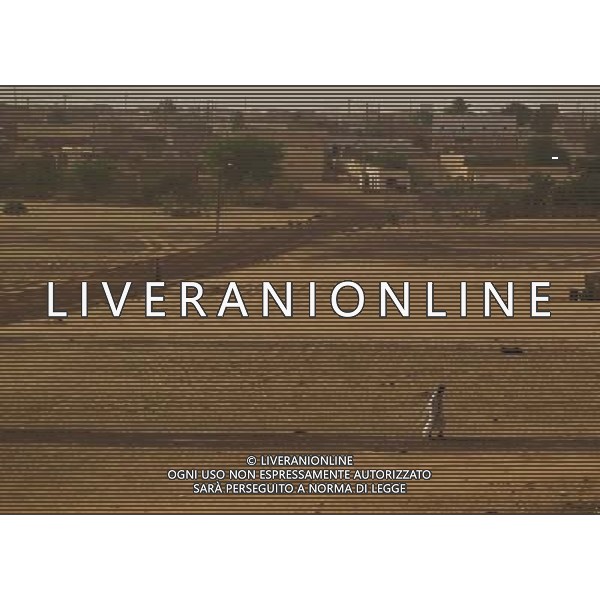 (140626) -- CHINGEUTTI, June 26, 2014 () -- A man walks in Chinguetti, an ancient city in Adrar Region, Mauritania, June 23, 2014. (/Li Jing) (lyi) ©PHOTOHOT/Agenzia Aldo Liverani sas - ITALY ONLY - EDITORIAL USE ONLY - Vedute della citta\' di Chinguetti, in Adrar Regione, Mauritania.