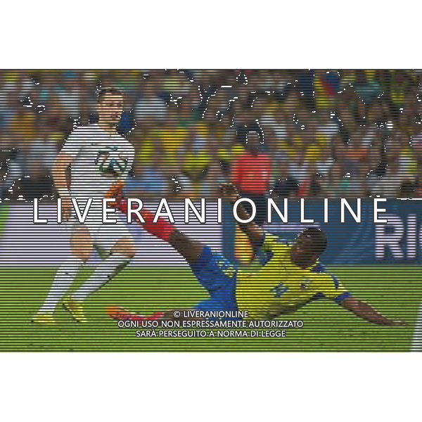 Morgan SCHNEIDERLIN / Segundo CASTILLO - 25.06.2014 - France / Equateur - Coupe du Monde 2014 - Photo : Dave Winter / Icon Sport AG ALDO LIVERANI SAS ONLY ITALY