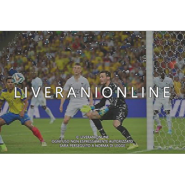 Arret de Hugo LLORIS - 25.06.2014 - France / Equateur - Coupe du Monde 2014 - Photo : Dave Winter / Icon Sport AG ALDOL IVERANI SAS ONLY ITALY