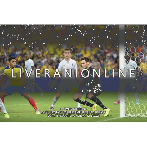 Arret de Hugo LLORIS - 25.06.2014 - France / Equateur - Coupe du Monde 2014 - Photo : Dave Winter / Icon Sport AG ALDOL IVERANI SAS ONLY ITALY