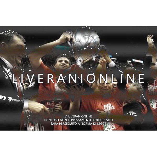 Campionato Serie A BEKO - Play Off Finale gara 7 Milano 27-06-2014 Mediolanum Forum EA7 Emporio Armani Milano - Montepaschi Siena nella foto premiazione Milano al centro Alessandro Gentile e Giorgio Armani sulla SX l\'allenatore Luca Banchi foto Roberto Garavaglia - ag. Aldo Liverani