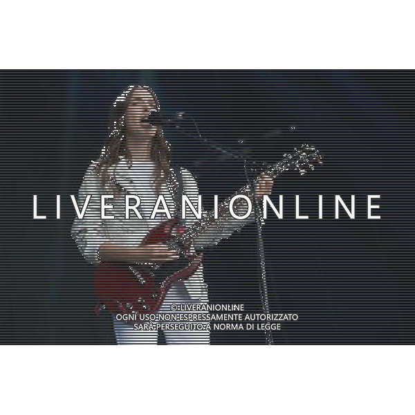 Californian sister trio Haim perform at Glastonbury Festival 2014, Worthy Farm, Pilton, Somerset, UK on Friday 27th June 2014. ©PHOTOSHOT/Agenzia Aldo Liverani sas - ITALY ONLY - EDITORIAL USE ONLY