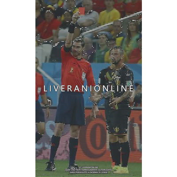 (140626) -- SAO PAULO, June 26, 2014 () -- Belgium\'s Steven Defour (R) receives a red card from referee Benjamin Williams (L) during a Group H match between Korea Republic and Belgium of 2014 FIFA World Cup at the Arena de Sao Paulo Stadium in Sao Paulo, Brazil, on June 26, 2014. (/Chen Jianli)(xzj) ©PHOTOSHOT/Agenzia Aldo Liverani sas - ITALY ONLY - EDITORIAL USE ONLY - Corea del Sud Vs Belgio Coppa del Mondo 2014 partita del Gruppo H FIFA World Cup 2014 allo Stadio Arena di Sao Paulo, in Brasile, il 26 giugno 2014