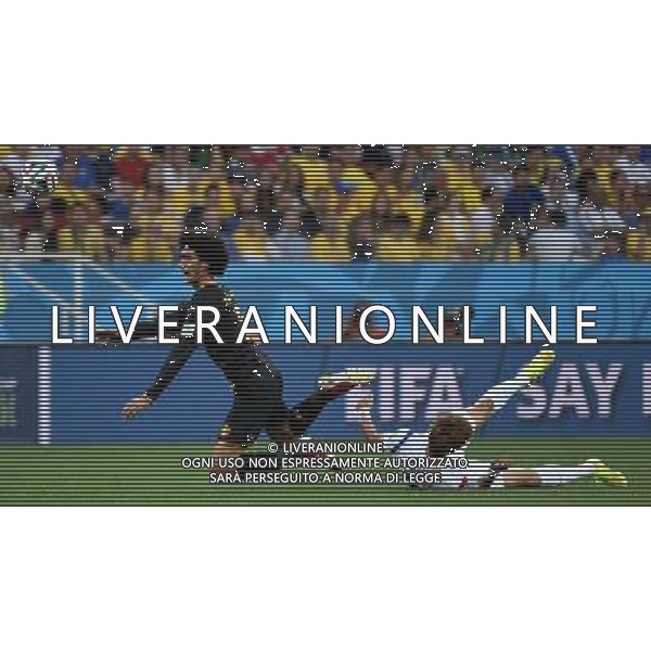 (140626) -- SAO PAULO, June 26, 2014 () -- Belgium\'s Marouane Fellaini (L) vies with Korea Republic\'s Ki Sung Yueng during a Group H match between Korea Republic and Belgium of 2014 FIFA World Cup at the Arena de Sao Paulo Stadium in Sao Paulo, Brazil, on June 26, 2014. Belgium won 1-0 over Korea Republic on Thursday. Belgium and Algeria enter Round of 16 from Group H. (/Li Ga)(pcy) ©PHOTOSHOT/Agenzia Aldo Liverani sas - ITALY ONLY - EDITORIAL USE ONLY - Corea del Sud Vs Belgio Coppa del Mondo 2014 partita del Gruppo H FIFA World Cup 2014 allo Stadio Arena di Sao Paulo, in Brasile, il 26 giugno 2014