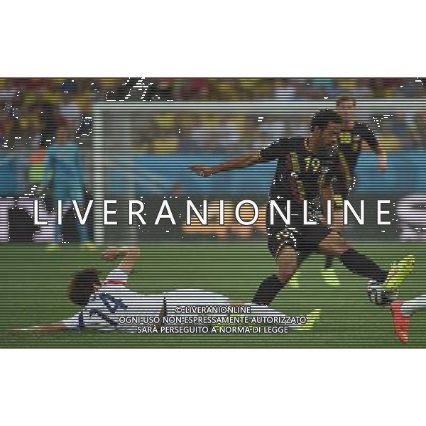 (140626) -- SAO PAULO, June 26, 2014 () -- Korea Republic\'s Han Kook Young (bottom) vies with Belgium\'s Mousa Dembele during a Group H match between Korea Republic and Belgium of 2014 FIFA World Cup at the Arena de Sao Paulo Stadium in Sao Paulo, Brazil, on June 26, 2014. Belgium won 1-0 over Korea Republic on Thursday. Belgium and Algeria enter Round of 16 from Group H. (/Li Ga)(pcy) ©PHOTOSHOT/Agenzia Aldo Liverani sas - ITALY ONLY - EDITORIAL USE ONLY - Corea del Sud Vs Belgio Coppa del Mondo 2014 partita del Gruppo H FIFA World Cup 2014 allo Stadio Arena di Sao Paulo, in Brasile, il 26 giugno 2014