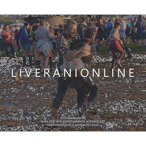 Pilton, UK, 27/06/2014 : Atmosphere at Glastonbury Festival. Playing in the mud. AG ALDO LIVERANI SAS ONLY ITALY