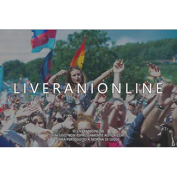 The crowd/atmosphere at Glastonbury Festival 2014, Worthy Farm, Pilton, Somerset, UK on Friday 27th June 2014. AG ALDO LIVERANI SAS ONLY ITALY