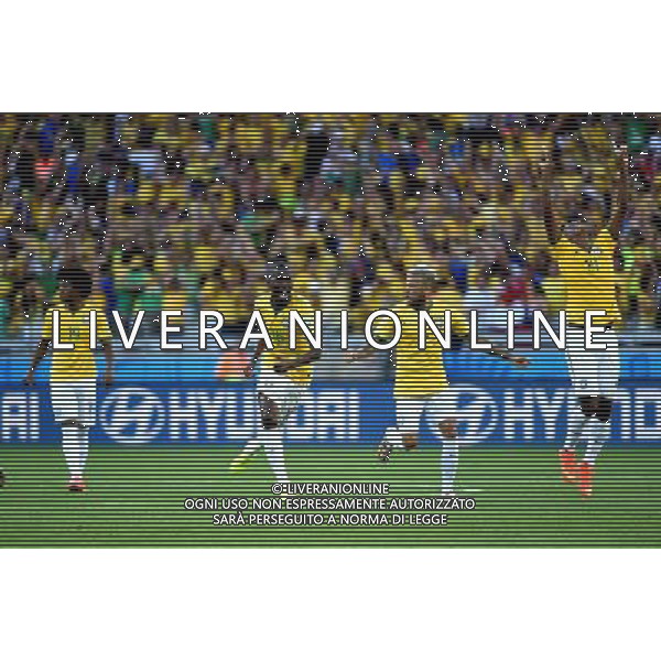 (140628) -- BELO HORIZONTE, June 28, 2014 () -- Brazil\'s players celebrate the victory after the penalty-shootout of a Round of 16 match between Brazil and Chile of 2014 FIFA World Cup at the Estadio Mineirao Stadium in Belo Horizonte, Brazil, on June 28, 2014. Brazil won 4-3 (3-2 in penalties) over Chile and qualified for Quarter-finals on Saturday.(/Liu Dawei)(rh) AG ALDO LIVERANI SAS ONLY ITALY