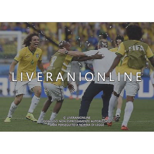 (140628) -- BELO HORIZONTE, June 28, 2014 () -- Brazil\'s coach Luiz Felipe Scolari (3rd L) runs into the field celebrating the victory after the penalty-shootout of a Round of 16 match between Brazil and Chile of 2014 FIFA World Cup at the Estadio Mineirao Stadium in Belo Horizonte, Brazil, on June 28, 2014. Brazil won 4-3 (3-2 in penalties) over Chile and qualified for Quarter-finals on Saturday. (/Qi Heng)(pcy) AG ALDO LIVERANI SAS ONLY ITALY