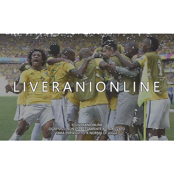 (140628) -- BELO HORIZONTE, June 28, 2014 () -- Brazil\'s players celebrate a goal during a Round of 16 match between Brazil and Chile of 2014 FIFA World Cup at the Estadio Mineirao Stadium in Belo Horizonte, Brazil, on June 28, 2014.(/Qi Heng)(pcy) AG ALDO LIVERANI SAS ONLY ITALY